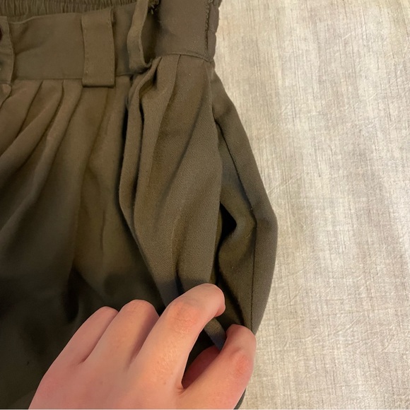 Elegant Olive Green Button-Down Skirt - Size Medium to Large - Picture 5 of 5